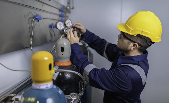 Аппаратчик по изготовлению пластических составов